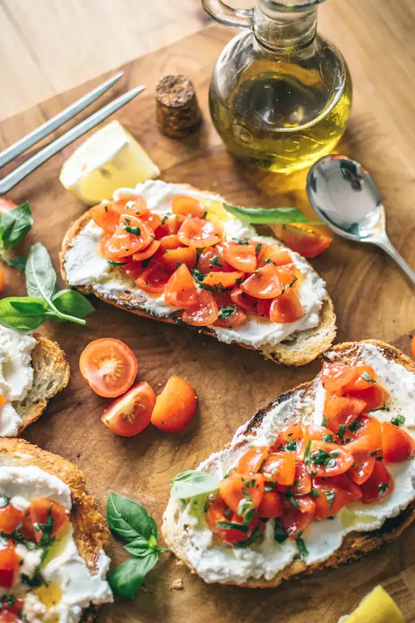 Bruschetta mit Tomaten (Serviervorschlag)